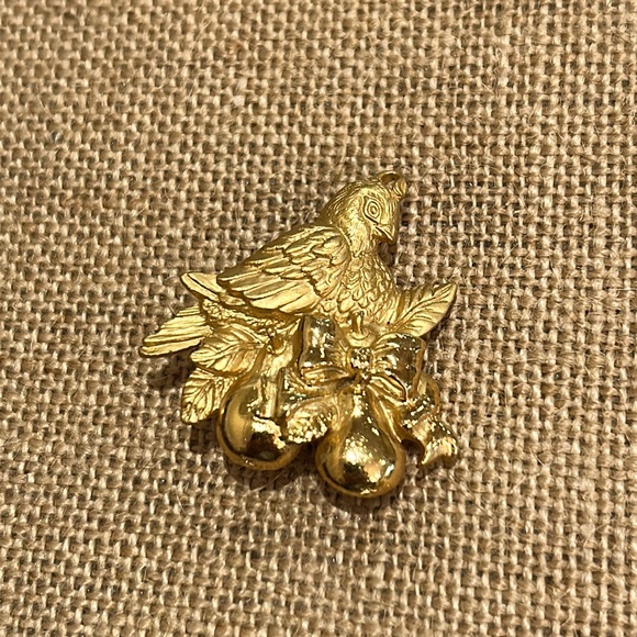 Partridge in a Pear Tree Brooch. - Picture 3 of 11